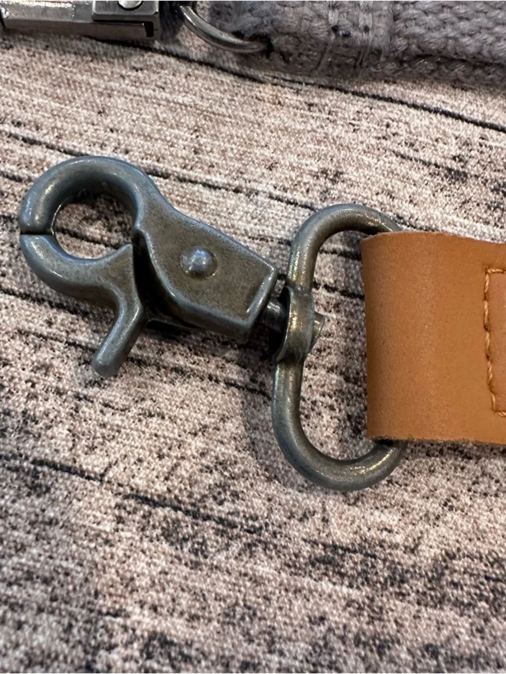 Lot of 2 Keychains: Cotopaxi Do Good Multicolor and Unbranded Grey - Picture 3 of 7